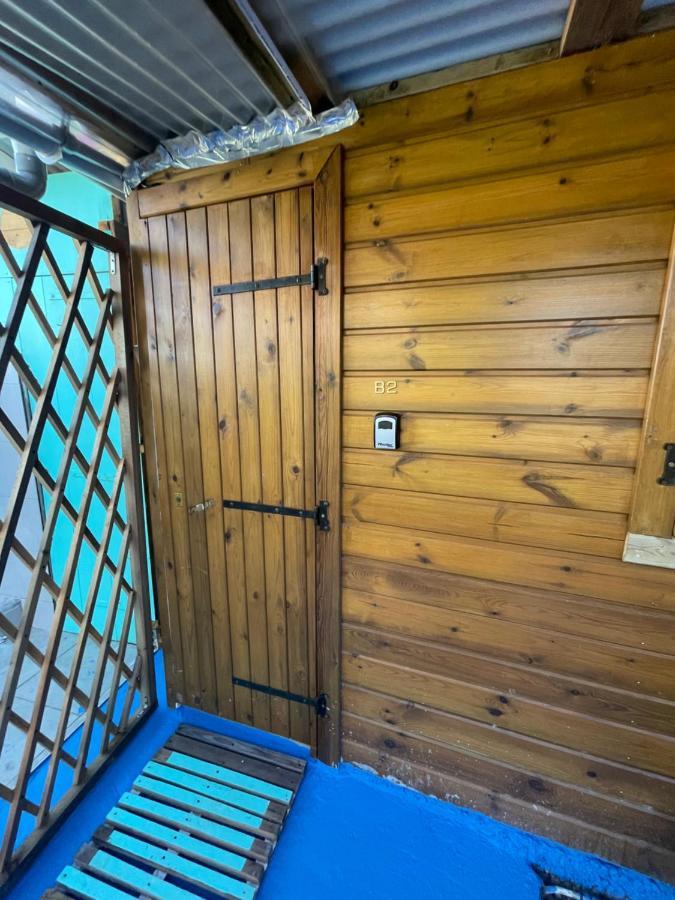 Duo d’appartement séparé par un couloir situé au bord de la mer Le Moule Esterno foto