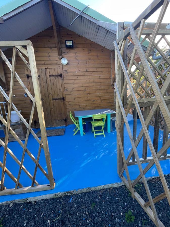 Duo d’appartement séparé par un couloir situé au bord de la mer Le Moule Esterno foto