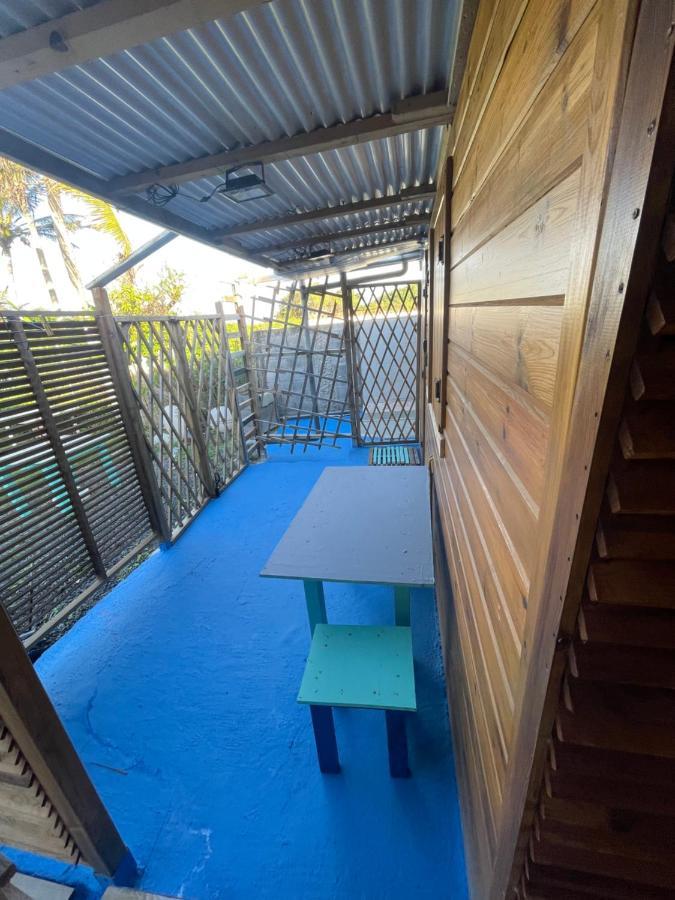 Duo d’appartement séparé par un couloir situé au bord de la mer Le Moule Esterno foto