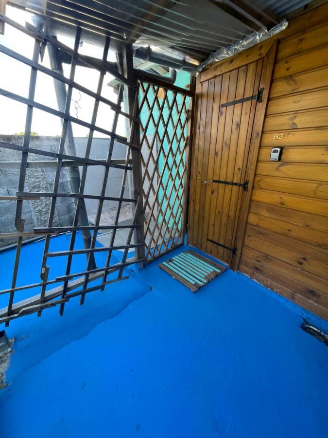 Duo d’appartement séparé par un couloir situé au bord de la mer Le Moule Esterno foto