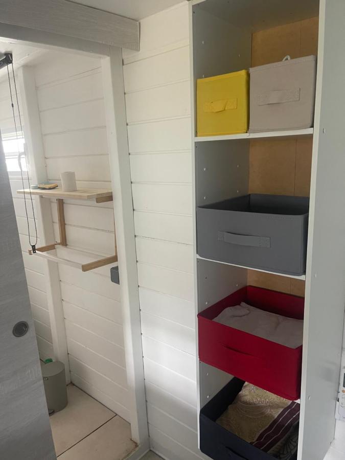 Duo d’appartement séparé par un couloir situé au bord de la mer Le Moule Esterno foto