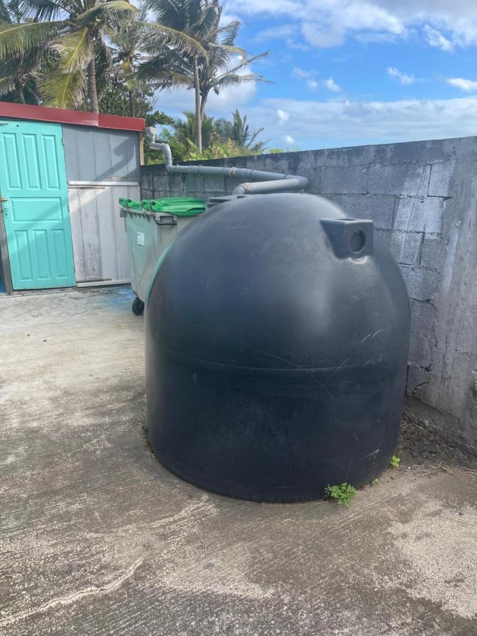 Duo d’appartement séparé par un couloir situé au bord de la mer Le Moule Esterno foto