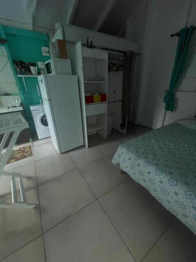 Duo d’appartement séparé par un couloir situé au bord de la mer Le Moule Esterno foto