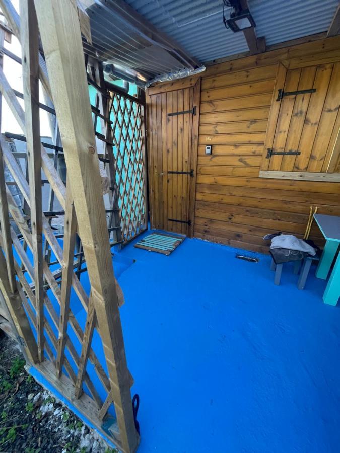 Duo d’appartement séparé par un couloir situé au bord de la mer Le Moule Esterno foto