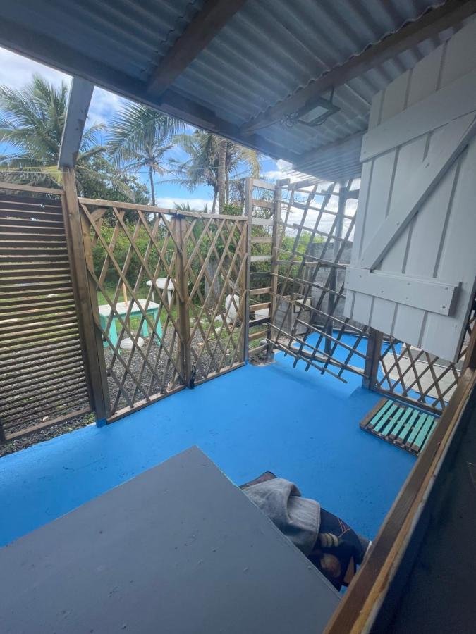 Duo d’appartement séparé par un couloir situé au bord de la mer Le Moule Esterno foto