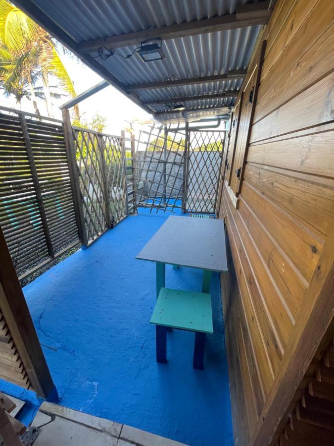 Duo d’appartement séparé par un couloir situé au bord de la mer Le Moule Esterno foto