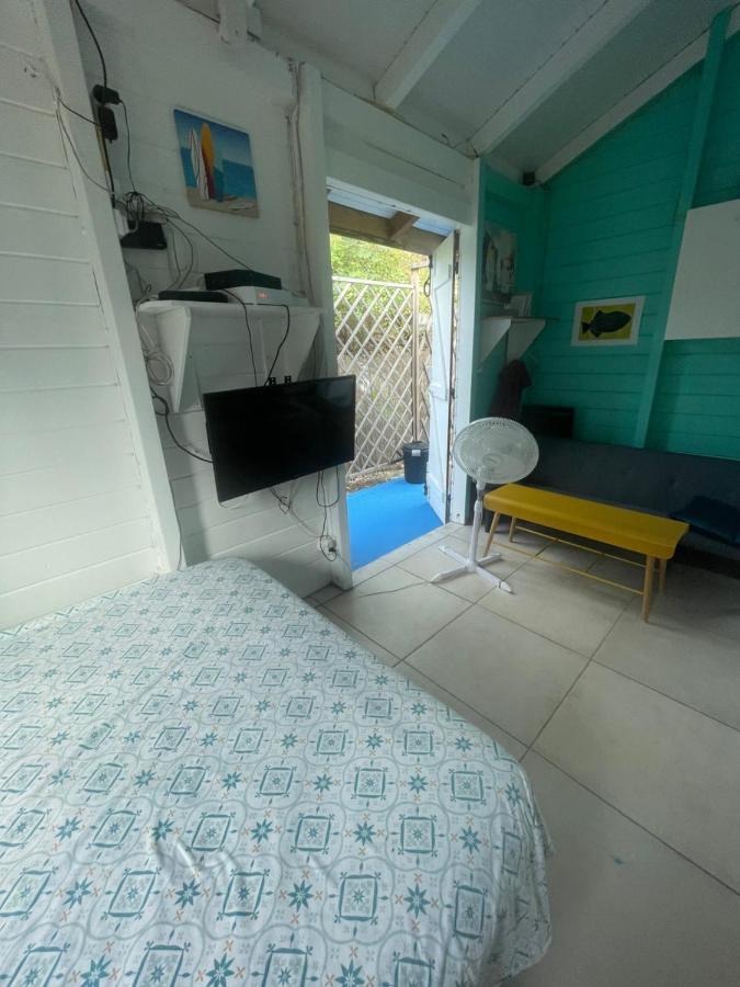 Duo d’appartement séparé par un couloir situé au bord de la mer Le Moule Esterno foto