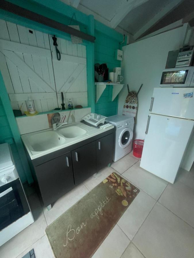 Duo d’appartement séparé par un couloir situé au bord de la mer Le Moule Esterno foto