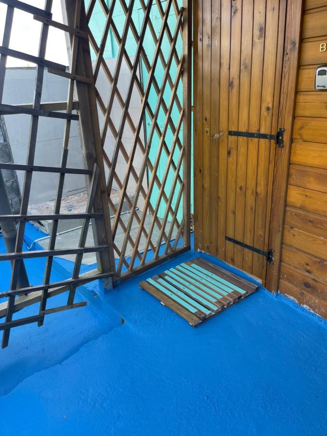Duo d’appartement séparé par un couloir situé au bord de la mer Le Moule Esterno foto